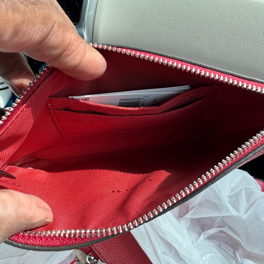 NWT Coach Pebbled Leather Essentials Wristlet - Ruby - Picture 5 of 6